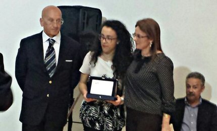 Letizia Marra e Giunio Panarelli sul podio del  Premio di giornalismo “Aldo Bello”