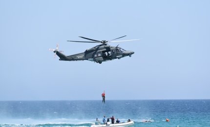 Piloti naufraghi al largo, il soccorso arriva dal cielo