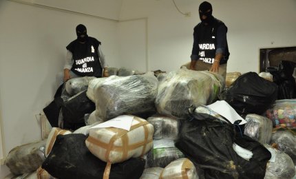 La Finanza sequestra 3,8 tonnellate di marijuana per un valore di 30 milioni di euro 