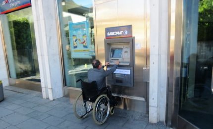 Cassazione, il bancomat sia a misura di disabile