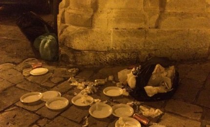Atti di inciviltà in via Garibaldi