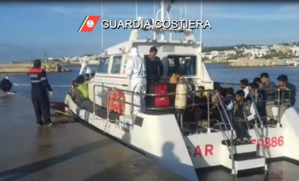 Novantacinque migranti soccorsi al largo di Leuca
