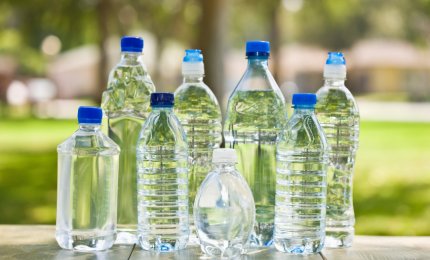 Le bottiglie di plastica provocano il cancro?