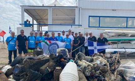 Pulizia fondali e spiagge