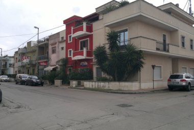 Rapina al bar Melì e Melò. Portati via l'incasso e i soldi dei clienti