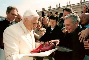 Benedetto XVI sarà 'Papa Emerito' 