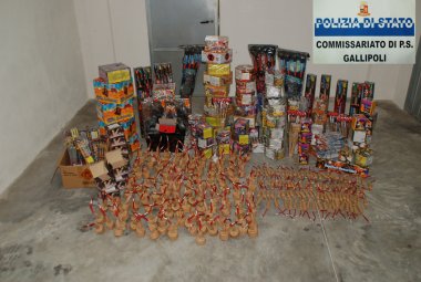 Sequestrati 240 candelotti e bombe carta