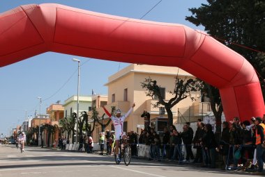 Ciclismo, Tommaso Elettrico vince il Trofeo Casamica Cristian Serafini terzo