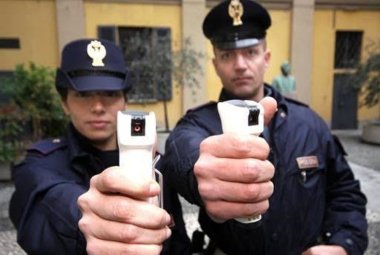 Spray al peperoncino in dotazione ai poliziotti