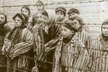 Mai più bambini con il “pigiama a righe”