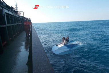 Salvati e poi arrestati al largo di Otranto due naufraghi albanesi