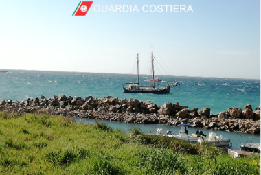 Imbarcazione alla deriva, interviene la Guardia Costiera di Gallipoli