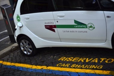Condividere l'auto nelle piccole e nelle grandi città