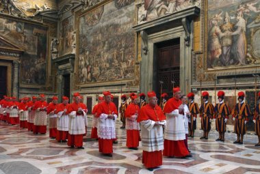 Il Conclave inizierà il 12 marzo. Lavori in corso nella Cappella Sistina