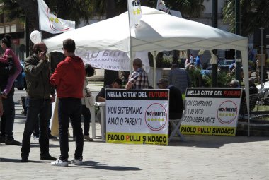 In piazza per parlare dell'Ospedale di Galatina
