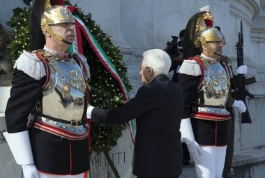 «Viva le Forze Armate, viva la Repubblica!»