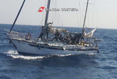 La Guardia Costiera salva 43 migranti al largo di Santa Maria di Leuca