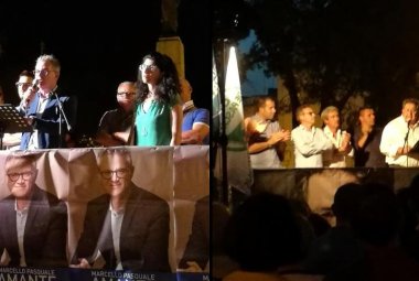 Piazza piena per gli ultimi comizi