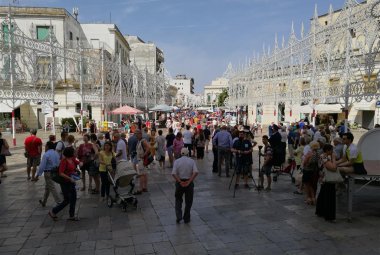 Si può ancora tornare sui "luoghi della festa"