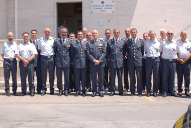 Il generale Vito Augelli in visita alla Tenenza della Guardia di Finanza di Leuca