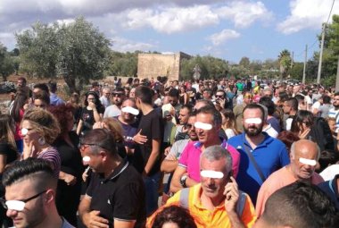 Andate via da lì!