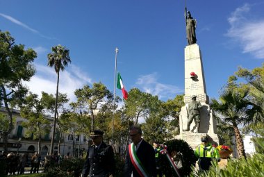 "Gli incivili sono contro la pace"
