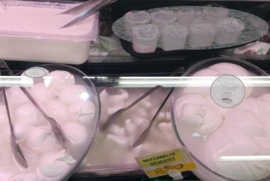 Sequestrati in due supermercati formaggi a pasta filata non confenzionati