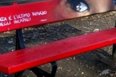 Anche a Galatina una 'Panchina rossa' contro la violenza sulle donne
