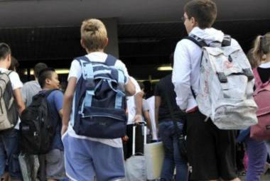 Definitiva la norma che consente ai minori di 14 anni di uscire da soli da scuola
