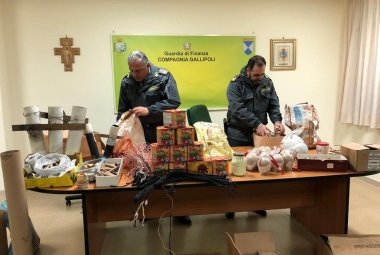 Polvere da sparo sepolta in giardino e possesso di 6000 articoli pirotecnici, denunciato artigiano