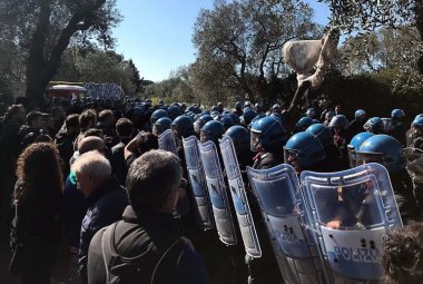 "D’Alema, Abaterusso e Piconese inspiegabilmente contrari al foglio di via obbligatorio per alcuni No Tap"