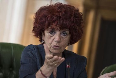 "Richiedesi bella presenza per alternanza scuola-lavoro" e il Ministro manda gli ispettori