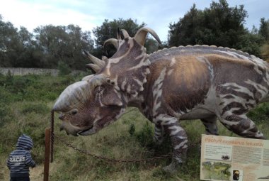 Dinosauri a Calimera e i bimbi sorridono