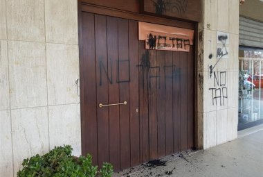 Atti vandalici nella sede di Confindustria