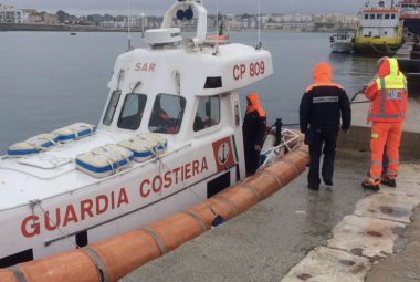 Trasportato in porto e affidato al 118 un marinaio di un peschereccio