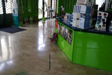 Furto con scasso nel negozio di ottica di via Lecce