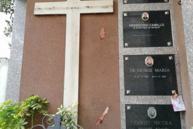 Neanche di fronte al dolore della morte
