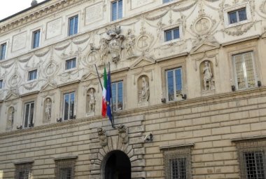 I giovani amministrativisti contestano i criteri di selezione di un avvocato del Comune di Galatina ma una sentenza del Consiglio di Stato sembra dare ragione a Palazzo Orsini