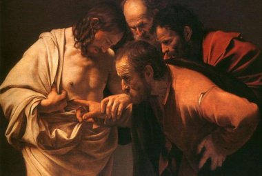  Si fermò in mezzo a loro