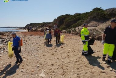 Amore per l'ambiente e pulizie a Torre Guaceto