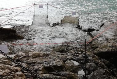 Sequestrati passaggi pedonali abusivi nella Grotta della Zinzulusa