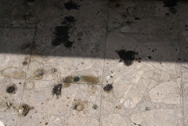 Deiezione diarroica di piccione su perlato di Sicilia nei pressi del Cavallino Bianco