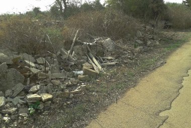 L'amianto killer, dopo sette mesi, è ancora in Contrada Malevindi