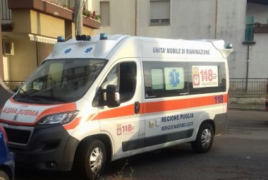 Due anziani coniugi bloccati in ascensore, intervengono il 118 e i Vigili del Fuoco