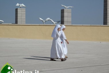 "Oltre al bastone, non prendessero nulla per il viaggio"