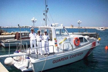 Controlli della Guardia Costiera per garantire un mare sicuro anche nel Salento