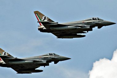 Aereo a elica olandese perde il contatto radio e viene raggiunto da due caccia italiani