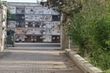"Urgente intervenire nei bagni del cimitero di Galatina"