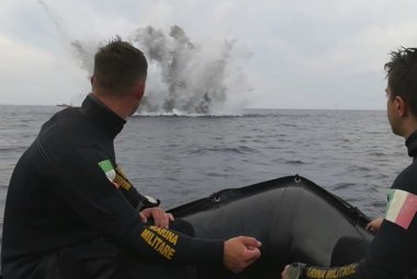 I palombari della Marina neutralizzano due pericolosi ordigni esplosivi all'Isola d'Elba