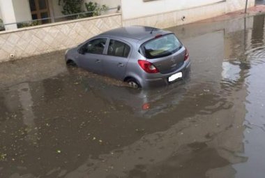 Gli inghiottitoi di via Piemonte e i silenzi dell'Amministrazione comunale